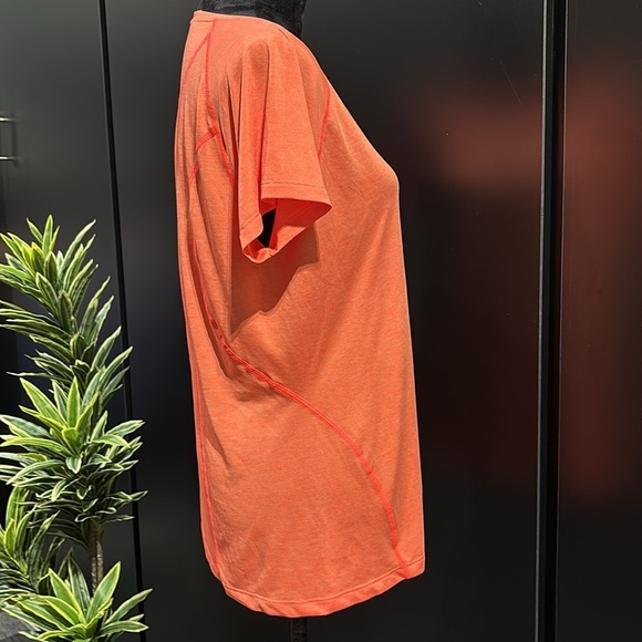 The North Face Athletic scoop neck, soft stretch,logo graphic T, summer,everyday - Picture 5 of 9